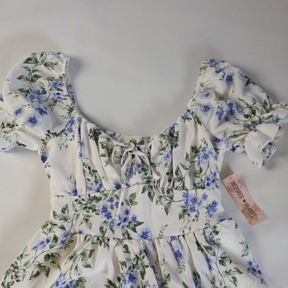 NWT New Inspired Hearts Floral Short Sleeve Tiered Mini Dress Juniors M - Picture 2 of 10